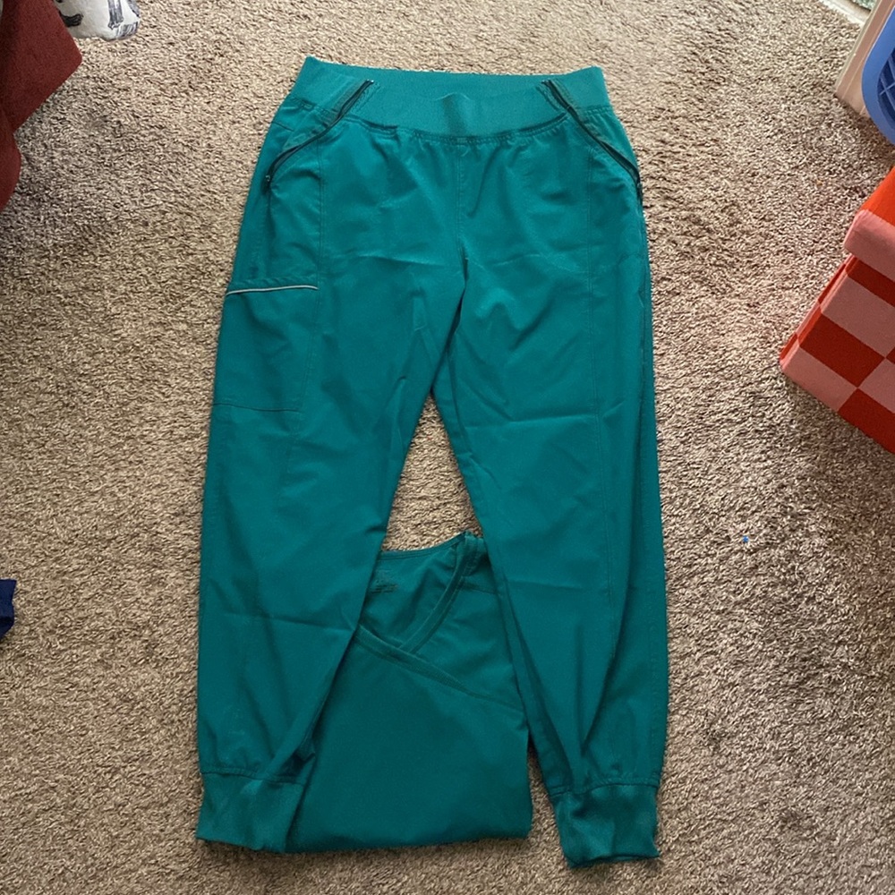 Scrub set - Picture 2 of 2